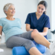 Cómo cuidar una prótesis de rodilla reciente